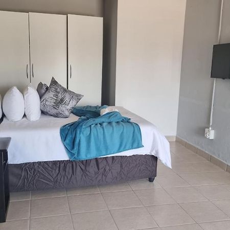 Stay At Home Airport Lodge كمبتون بارك المظهر الخارجي الصورة
