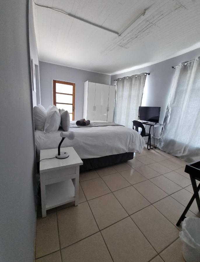 Stay At Home Airport Lodge كمبتون بارك المظهر الخارجي الصورة