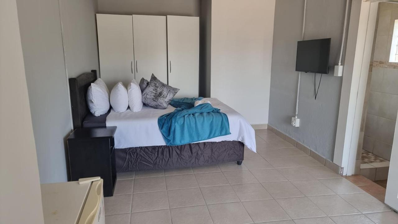 Stay At Home Airport Lodge كمبتون بارك المظهر الخارجي الصورة