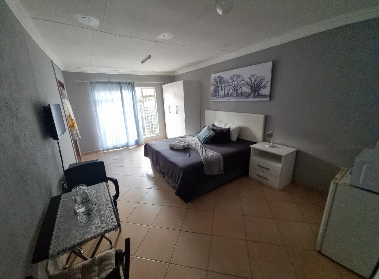 Stay At Home Airport Lodge كمبتون بارك المظهر الخارجي الصورة