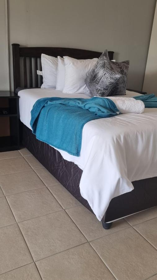Stay At Home Airport Lodge كمبتون بارك المظهر الخارجي الصورة