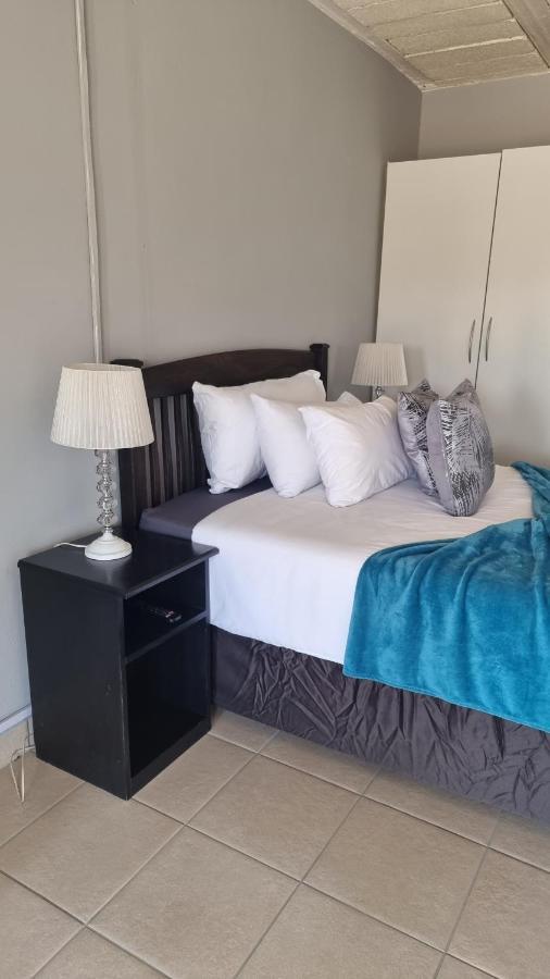 Stay At Home Airport Lodge كمبتون بارك المظهر الخارجي الصورة
