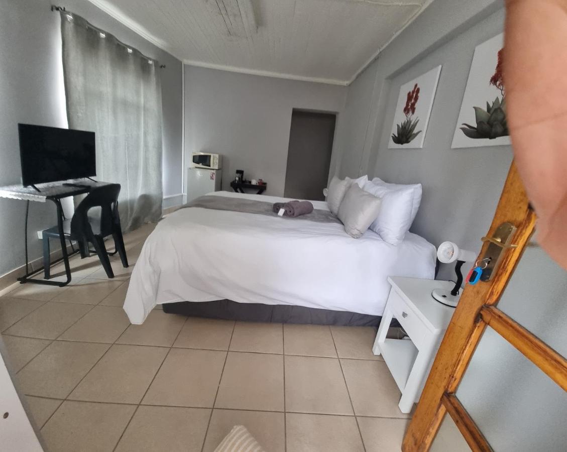 Stay At Home Airport Lodge كمبتون بارك المظهر الخارجي الصورة