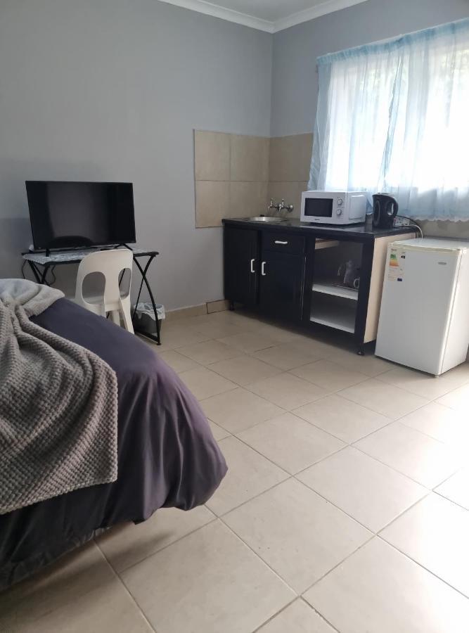 Stay At Home Airport Lodge كمبتون بارك المظهر الخارجي الصورة
