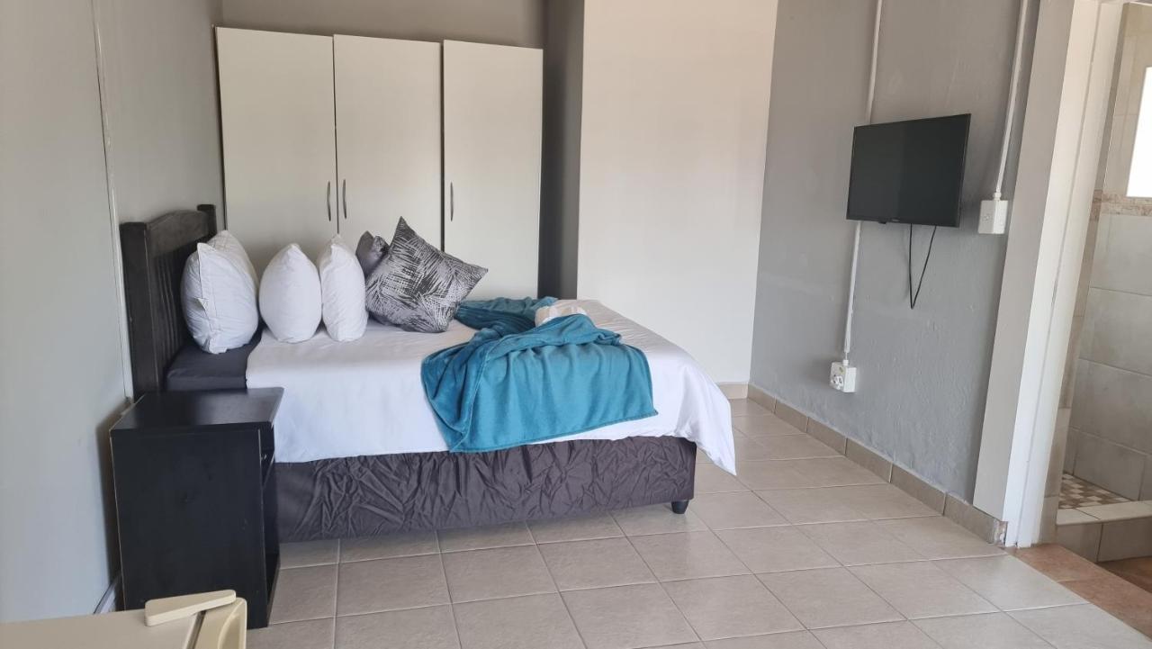 Stay At Home Airport Lodge كمبتون بارك المظهر الخارجي الصورة