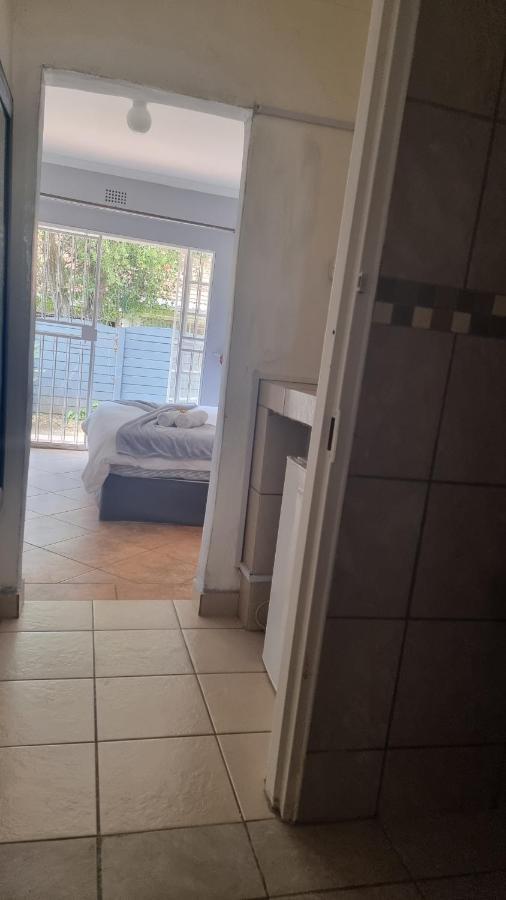 Stay At Home Airport Lodge كمبتون بارك المظهر الخارجي الصورة