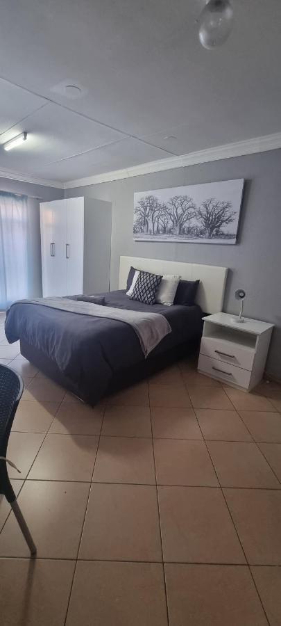 Stay At Home Airport Lodge كمبتون بارك المظهر الخارجي الصورة