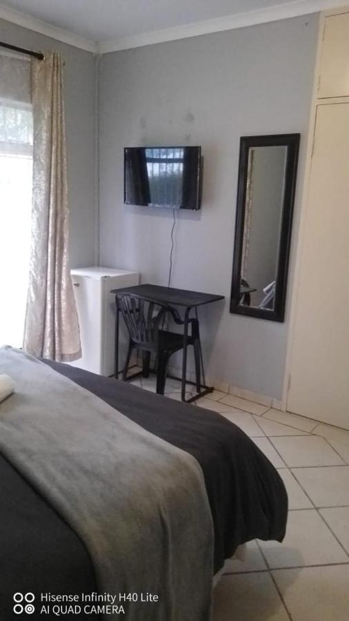 Stay At Home Airport Lodge كمبتون بارك المظهر الخارجي الصورة