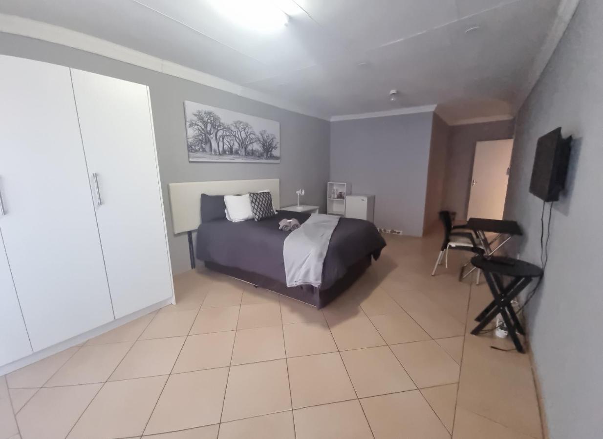 Stay At Home Airport Lodge كمبتون بارك المظهر الخارجي الصورة