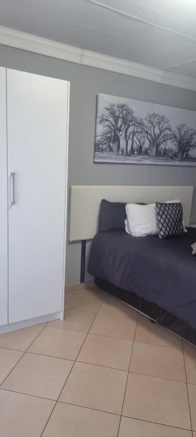 Stay At Home Airport Lodge كمبتون بارك المظهر الخارجي الصورة