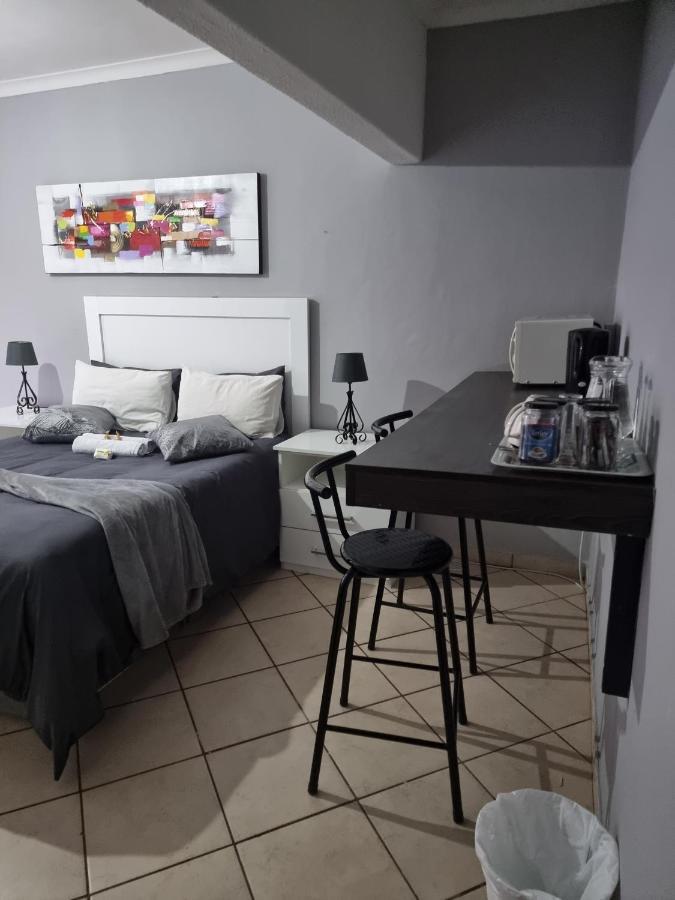 Stay At Home Airport Lodge كمبتون بارك المظهر الخارجي الصورة