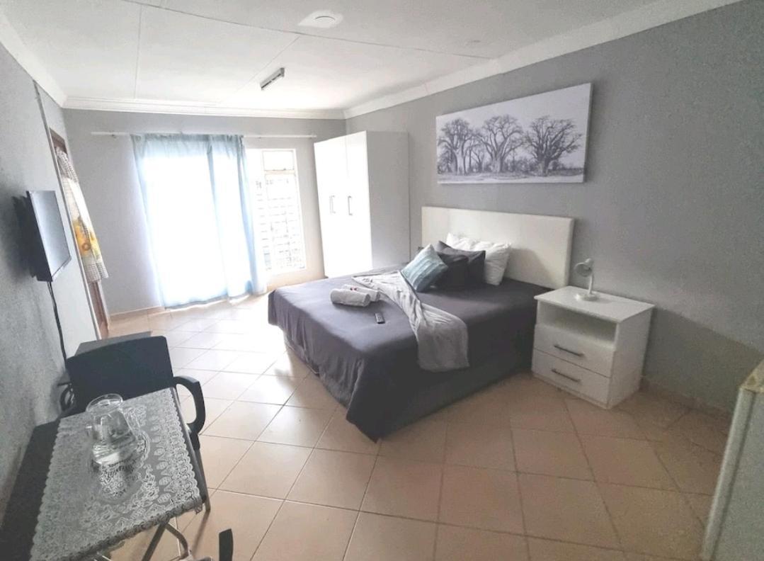 Stay At Home Airport Lodge كمبتون بارك الغرفة الصورة