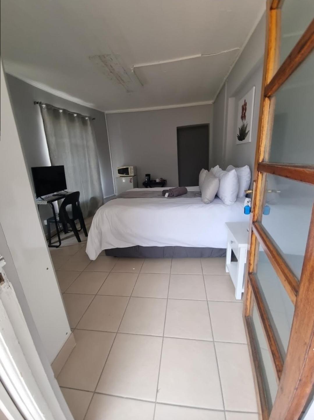 Stay At Home Airport Lodge كمبتون بارك الغرفة الصورة