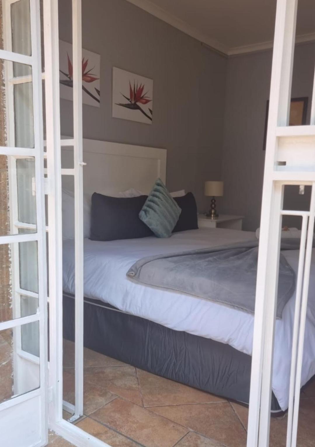 Stay At Home Airport Lodge كمبتون بارك الغرفة الصورة